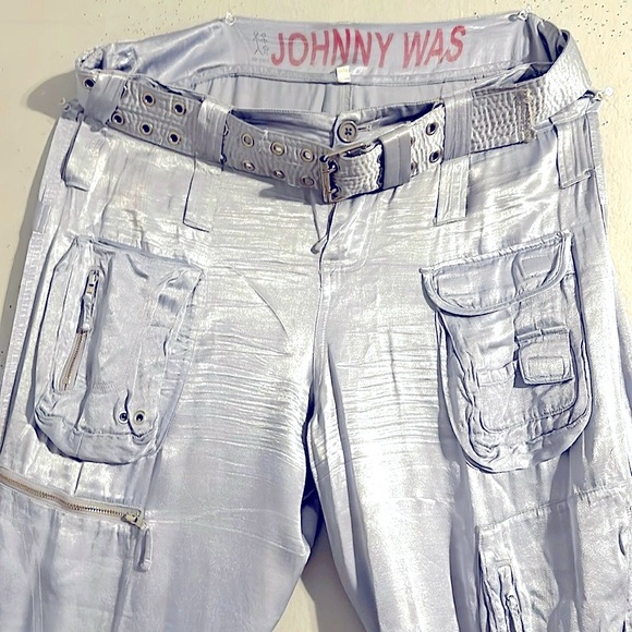 Johnny Was 2 piece blouse & cargo pants with 4 cargo pockets to the front. - Picture 10 of 13